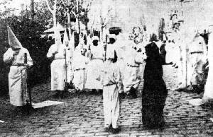 Capirotes con cola