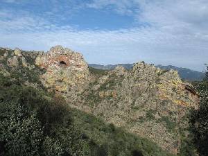 Paisaje tpico de crestones cuarcticos. Estrecho de la Pea, Cceres