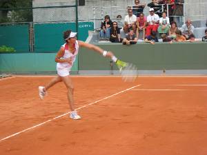 M� Jos� Mart�nez, sacando en un partido de Roland Garros 2008 [M� Jos� Mart�nez]