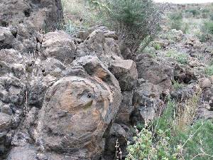 Disyuncin de la lava basltica en bolas por su interaccin con el agua