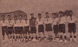 Los jugadores del Stadium de Cartagena posan en el campo de la Plaza de Espa�a