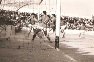 Momento en el que Mndez marca el 2-1 para el Abarn en el partido de vuelta