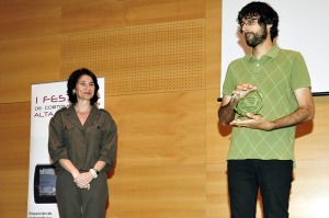 Chema Garca recibe el segundo premio del I Festival de Cortometraje en Alta Definicin Regin de Murcia de manos de la Excma. Sra. Da. Inmaculada Garca, Consejera de Economa y Hacienda