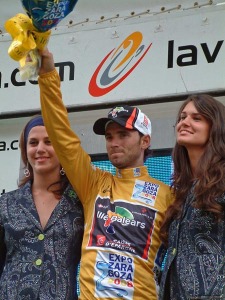 Valverde con el maillot oro de l�der de la Vuelta a Espa�a 2006