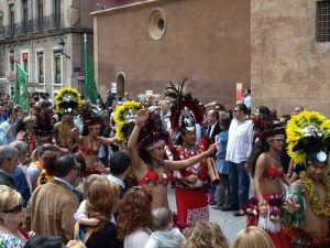 Pasacalles  y traca de fuegos artificiales 