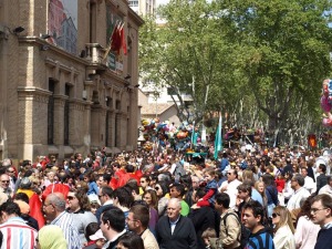 Pasacalles  y traca de fuegos artificiales 