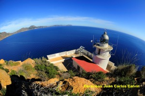 Figura 1. Faro de Cabo Tioso situado a ms de 130 m sobre el nivel del mar