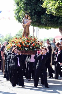 San Jos portado por 'las portapasos'. Santa Gertrudis (Lorca)