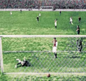 Un momento del partido Espaa-Suiza en el que debut Prats