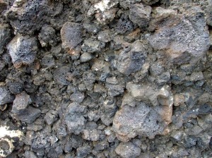 Detalle de una colada basltica de piroclastos  del Cabezo Negro de Pern (Cartagena) 