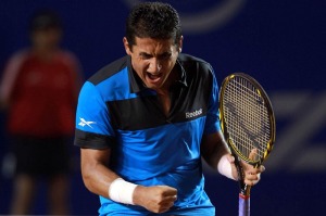 Almagro se da nimos durante la final del Torneo de Acapulco 2011