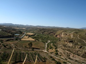 Vista panormica del tramo del cauce del ro Guadalentn que incluye este Lugar de Inters Geolgico [Rambla Canteras]