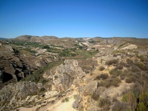 Vista del ro Mula. Al fondo la presa de la Cierva. Aqu hay una geodiversidad muy variada 