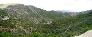 Nuestras montaas son las arrugas de la corteza terrestre causadas por los procesos geolgicos. En ocasiones son estratos verticales o un simple pliegue. Sierra de la Muela. Moratalla 