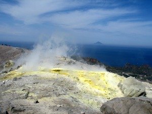 Los procesos geolgicos crean la fascinante diversidad geolgica de todo el mundo. Generan montaas, mueven placas tectnicas, crean nuevas tierras, aportan la energa para mantener vivo el planeta