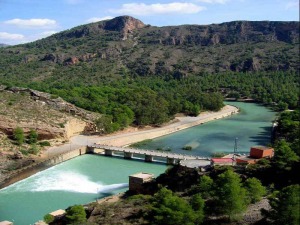 En Murcia se explica bien que el relieve es el resultado de los procesos geolgicos, tanto internos como externos. Sierra de Cubillas, es un relieve formado por un cabalgamiento 