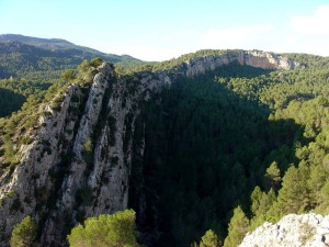 La Gea de Murcia es as, caprichosa. Los estratos se tuercen en la Puerta de Moratalla, en uno de los ms bonitos rincones de esta regin 