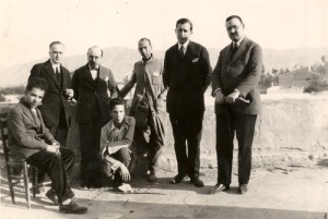 De izquierda a derecha: el pintor Pedro Flores, el escritor Miguel Valdivieso, Juan Guerrero Ruiz, los pintores Ram�n Gaya y Luis Garay, Antonio Oliver y el escritor y periodista Jos� Ballester