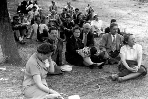 Antonio Oliver y Carmen Conde en el II Congreso de Poes�a de Salamanca, julio de 1953 