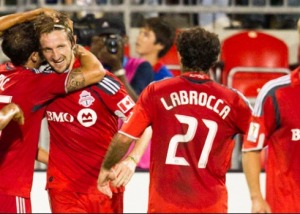 Mista celebra un gol con el FC Toronto 