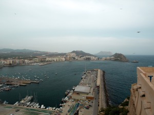 Ncleo poblacional actual de guilas y puerto desde el Castillo de San Juan de las guilas del s.XVIII, al fondo Isla del Fraile y Cabo Cope 