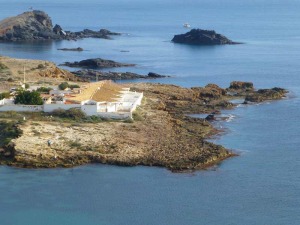 Panormica del lapiaz costero de Cala Reona