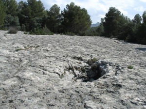 Estas simas son peligrosas,  son trampas naturales.   