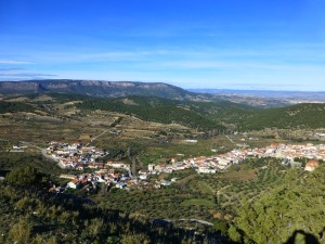 Panormica del valle de Benizar. La pedana se adapta al relieve tomando forma de serpenteante