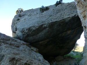 Un enorme bloque desprendido. Estaba habitado el castillo de Benizar cuando cay?