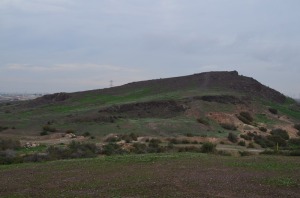 Relieves volcnicos de la Viuda. Se observan las dos principales canteras, posiblemente de origen romano