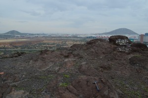 Panormica de los cabezos volcnicos del noreste de Cartagena. En primer plano la cima basltica de la viuda. Al fondo a la izquierda el Cabezo de la Fraila, a la izquierda el Cabezo Beaza