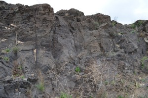 Lateral de la colada principal del Cabezo de la Viuda. Se observa una incipiente disyuncin columnar por el enfriamiento