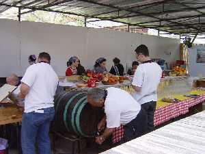 Son das de mucho trabajo en las Barracas -Barraca de la Pea Huertana L'Artesa  - Bando de la Huerta - Fiestas de Primavera 2004