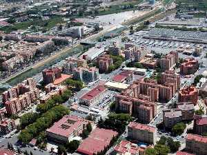 Foto area del ro Segura a su paso por Murcia a la altura del barrio del Infante