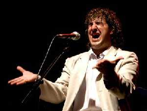 Manuel Gonz�lez Cabrera, Rubito Hijo, ganador de la Lampara Minera en la �ltima edici�n del Festival del Cante de las Minas, durante su actuaci�n