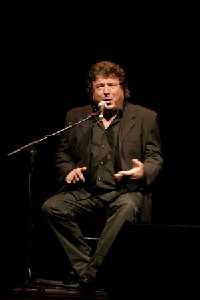 Enrique Morente durante el homenaje recibido en el Festival Internacional del Cante de las Minas de La Uni�n