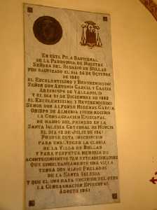 Placa sobre la Pila Bautismal de la Iglesia de Nuestra Seora del Rosario 