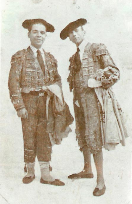 Pedro Flores y Garay ataviados para una corrida de Toros de Jos� Guti�rrez Solana