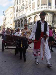 Clsico carro con pequeos huertanos