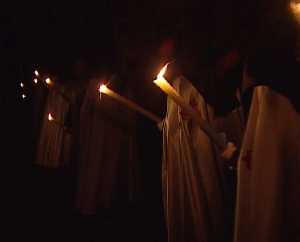 Nazarenos con hachones 