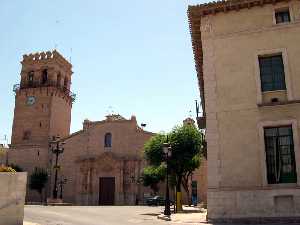 Vista con la Iglesia de Santiago Apstol 