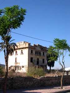 La Casa desde la Avenida