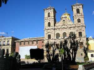 Exterior de la Iglesia y Capilla 