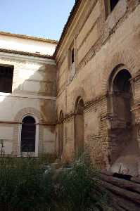 Vista en Detalle del Claustro 