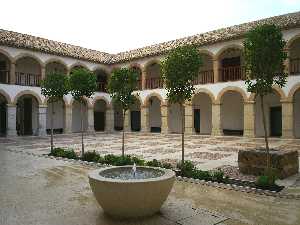 Patio interior Iglesia