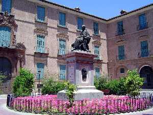 Monumento al cardenal Luis Belluga