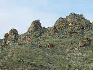 Relieves de dolomas alpujrrides en el trayecto Mazarrn-guilas 