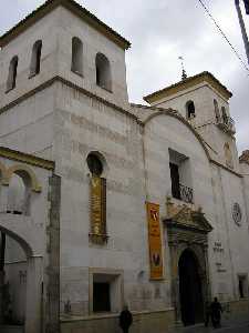 Fachada Principal de la Iglesia 