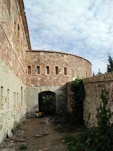 Puerta de Acceso al Cuartel 