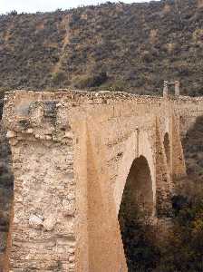 Vista en detalle del Acueducto de Zarzadilla 